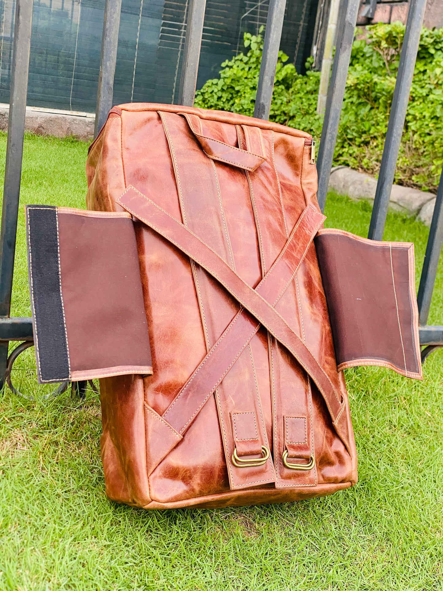 CHINIOT CONVERTIBLE BACKPACK, LEATHER 2 in 1 Duffle Bag.