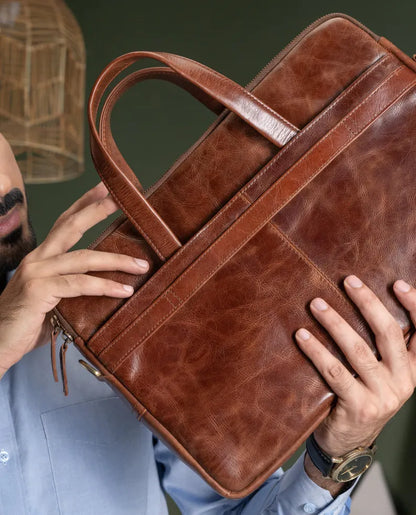 TURBAT BAG: Slim Leather Laptop Bag Unisex- Vintage Tan